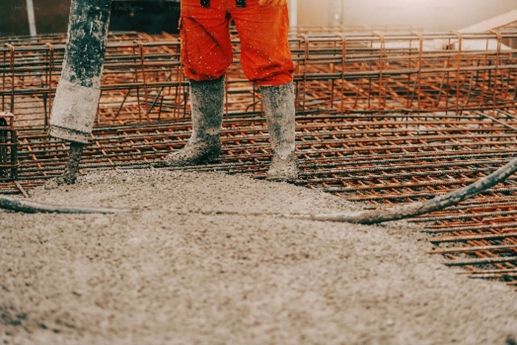 Concrete strength gain monitoring system