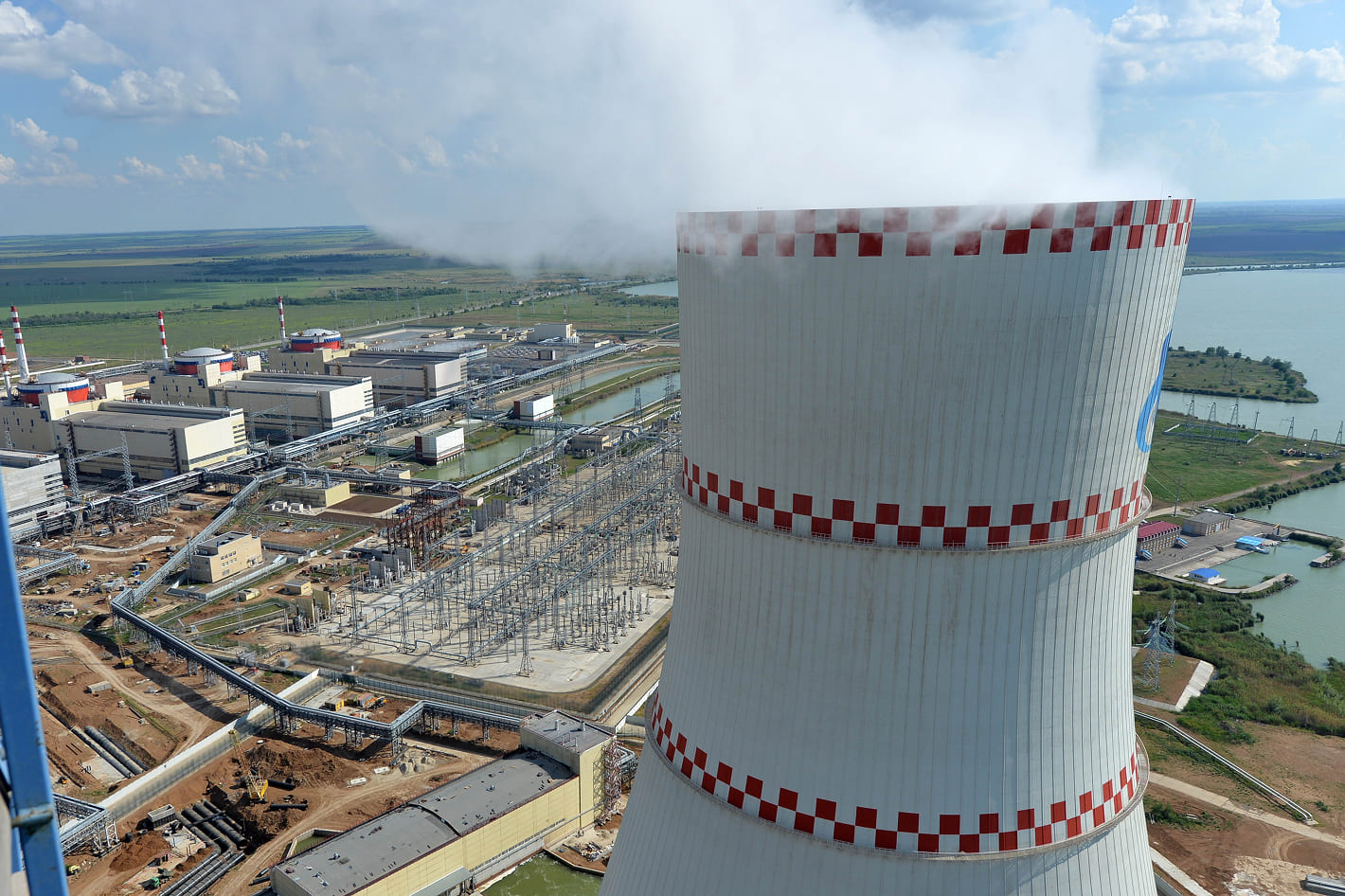 Structural health monitoring system for engineering structures (bridges, buildings, cooling towers, etc.)
