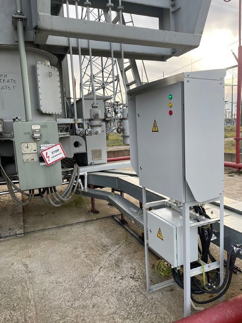 Gas analyzer for monitoring dissolved gas content in transformer oil